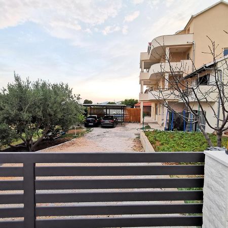 A4 Apartmani Kevic Kaštela Екстериор снимка