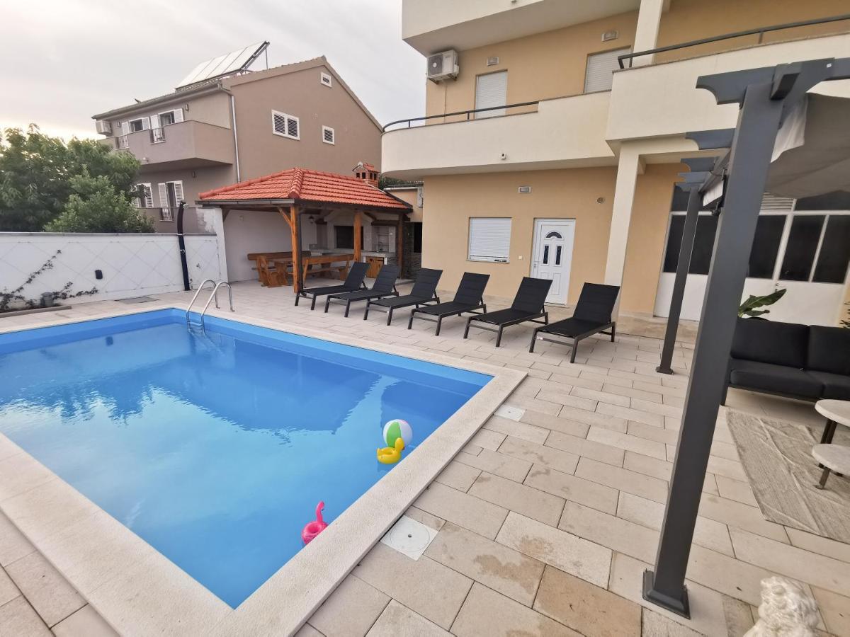 A4 Apartmani Kevic Kaštela Екстериор снимка