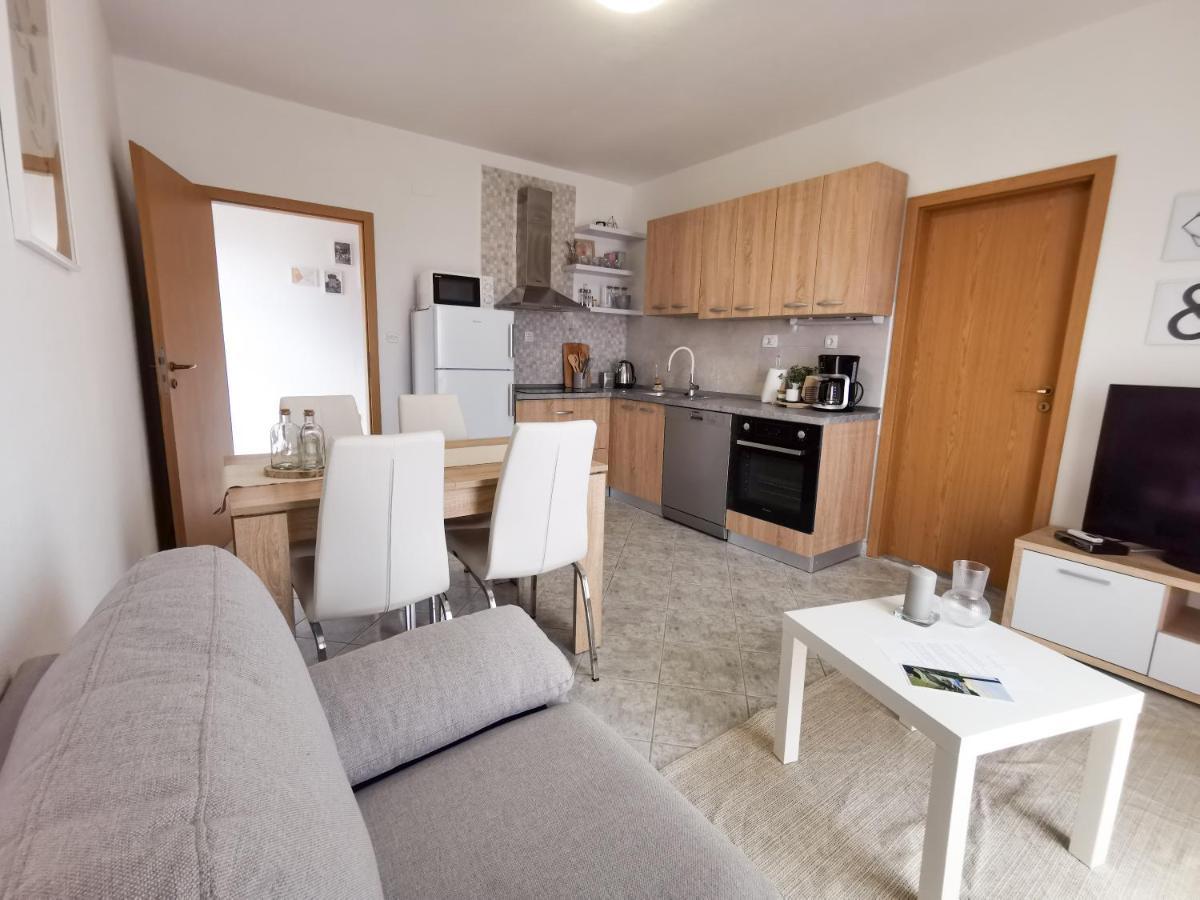 A4 Apartmani Kevic Kaštela Екстериор снимка