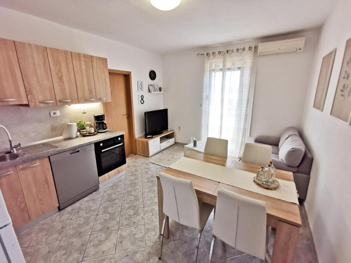A4 Apartmani Kevic Kaštela Екстериор снимка